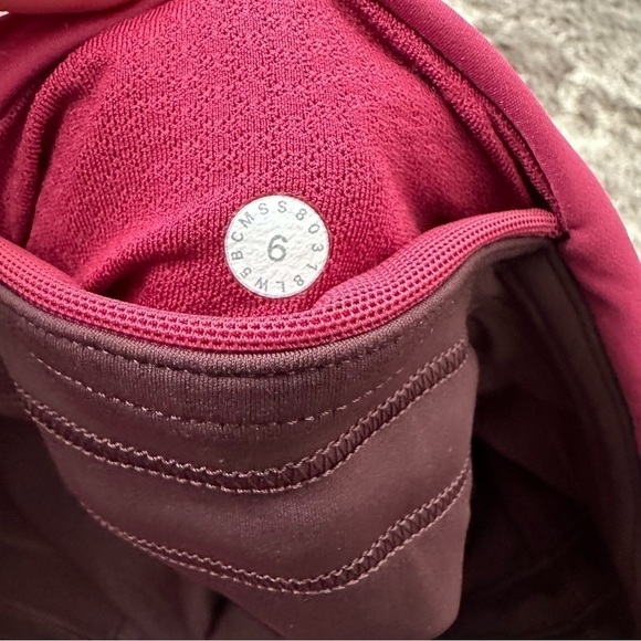 Lululemon Wake & Train 22” Crop Tight Black Satin Star Ruby - Picture 6 of 12